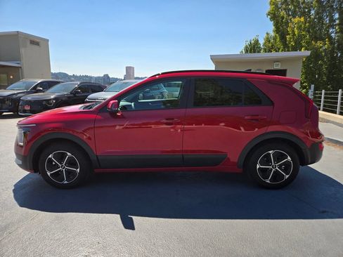 Certified 2025 Kia Niro EX FWD image 6