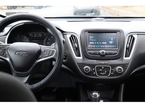 Used 2018 Chevrolet Malibu LS FWD image 9