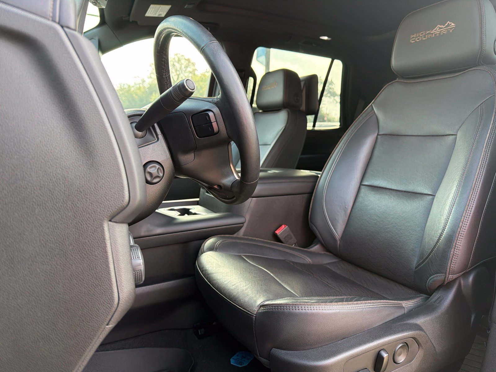 Used 2021 Chevrolet Tahoe High Country w/ Premium Package AWD/4WD image 8
