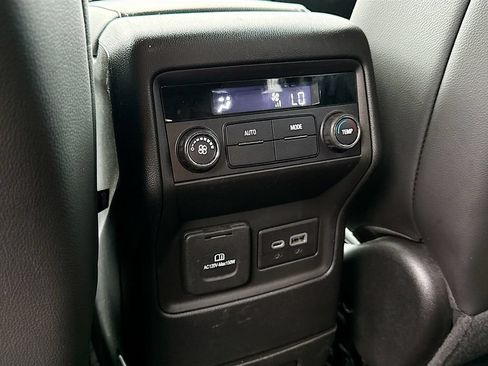 Used 2023 GMC Acadia SLT AWD/4WD image 27