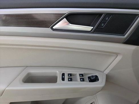 Used 2019 Volkswagen Atlas SE w/ Towing Package image 15