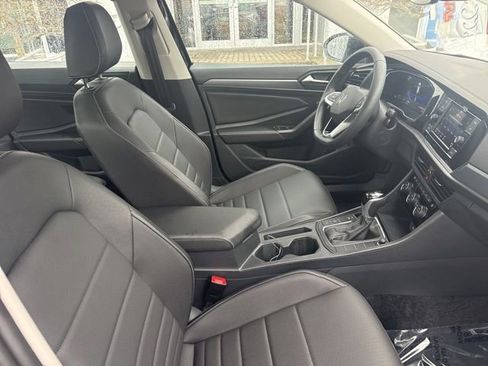 Used 2024 Volkswagen Jetta SE image 30