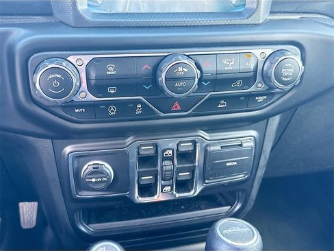 Used 2022 Jeep Gladiator Sport image 17