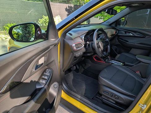 Used 2023 Chevrolet TrailBlazer RS w/ Sun and Liftgate Package FWD image 27