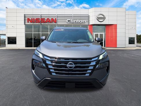 Used 2026 Nissan Rogue SV AWD/4WD image 8