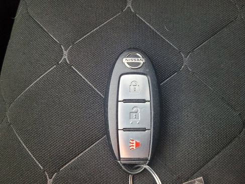 Used 2018 Nissan Kicks S image 32