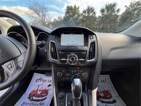 Used 2018 Ford Focus Titanium image 11