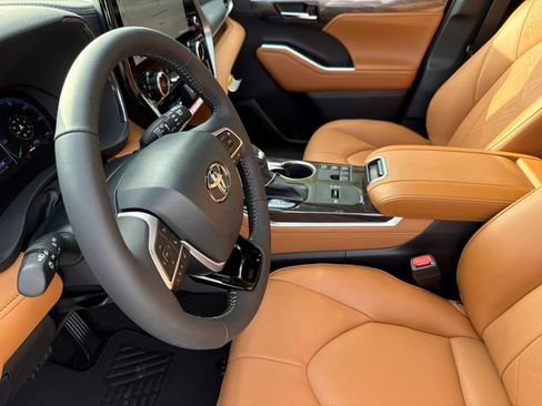 New 2026 Toyota Highlander Platinum AWD/4WD image 21