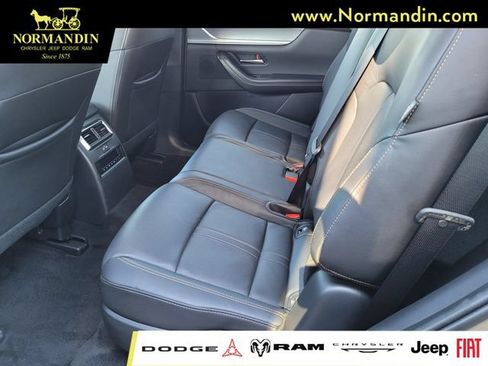 Used 2025 MAZDA CX-70 3.3 Turbo w/ Preferred Package AWD/4WD image 18