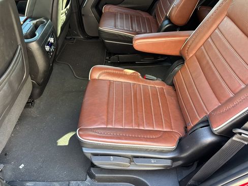 Used 2024 GMC Yukon Denali Ultimate image 16