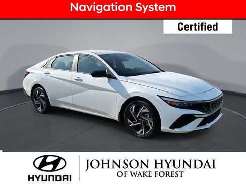 Certified 2025 Hyundai Elantra SEL image 1
