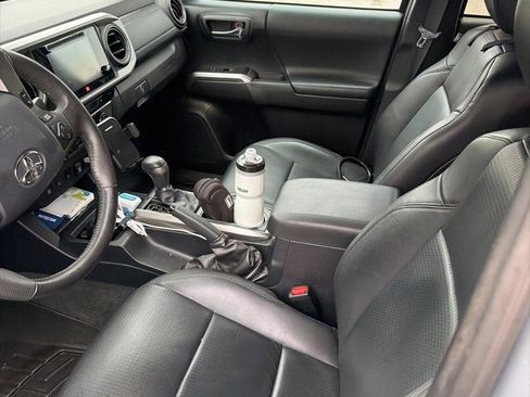 Used 2019 Toyota Tacoma Limited image 6
