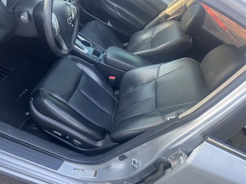 Used 2017 Nissan Altima 2.5 SL w/ Moonroof Package image 12