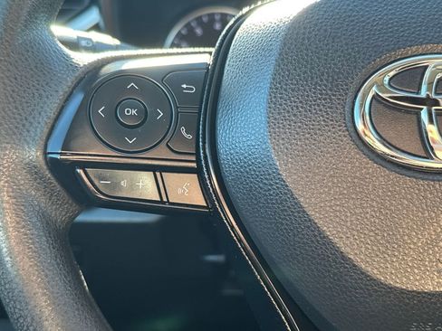 Used 2021 Toyota RAV4 XLE image 17