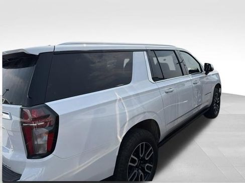 Used 2022 Chevrolet Suburban Premier AWD/4WD image 7