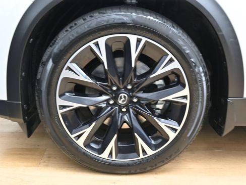 Used 2024 MAZDA CX-90 Plug-In Hybrid w/ Premium Pkg AWD/4WD image 12