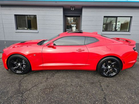 Used 2019 Chevrolet Camaro SS image 2