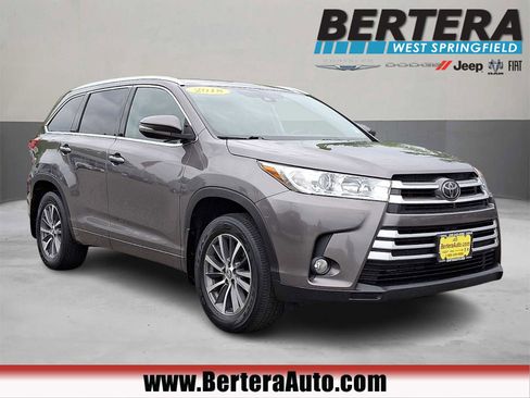 Used 2018 Toyota Highlander XLE AWD/4WD image 1