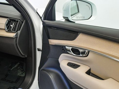 Certified 2025 Volvo XC90 B6 Plus w/ Protection Package Premier image 18