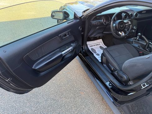 Used 2017 Ford Mustang Coupe image 9