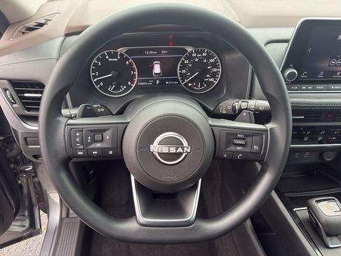 Used 2023 Nissan Rogue S AWD/4WD image 16