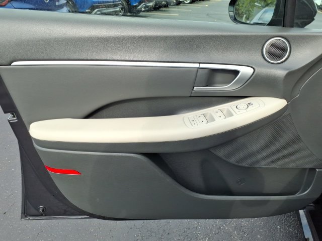 Used 2025 Hyundai Sonata SEL FWD image 2