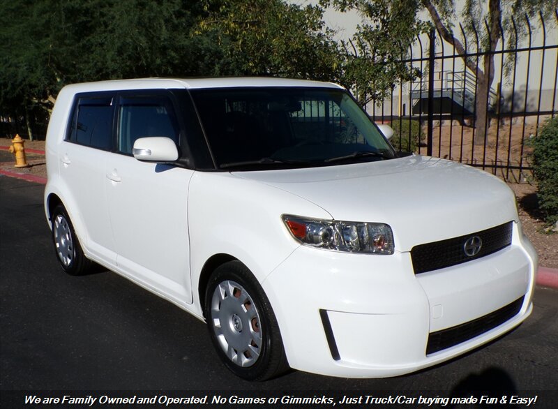Used 2010 Scion xB FWD image 1