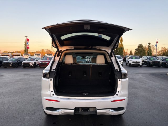 Used 2024 Buick Enclave Avenir w/ Avenir Technology Package AWD/4WD image 17