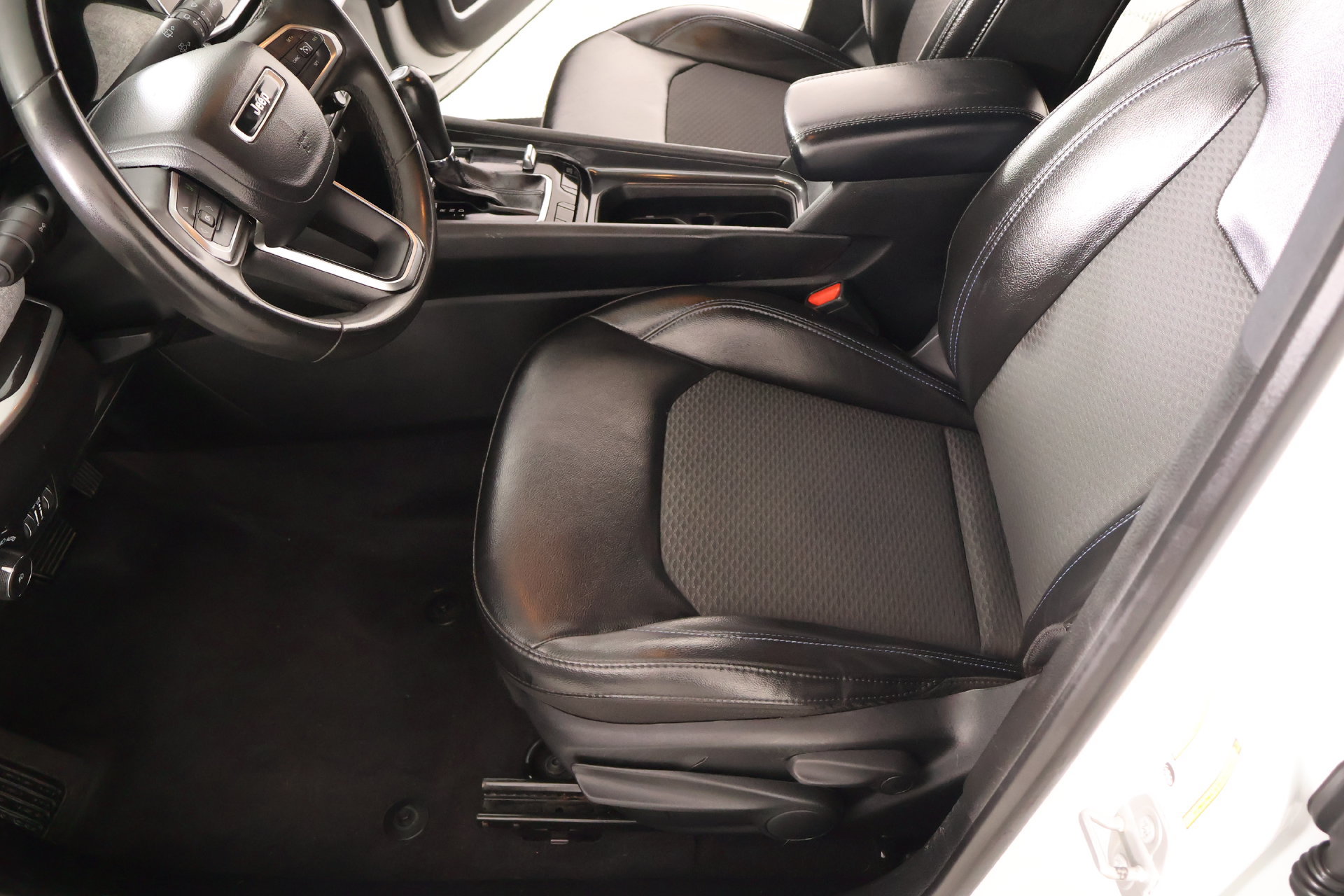 Used 2023 Jeep Compass Latitude AWD/4WD image 10