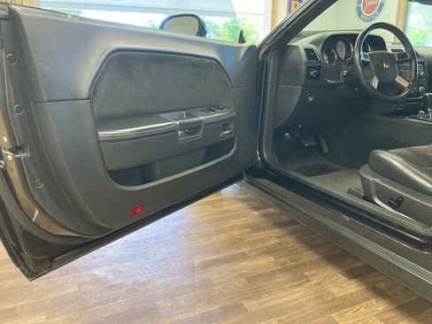 Used 2009 Dodge Challenger SRT8 RWD image 11