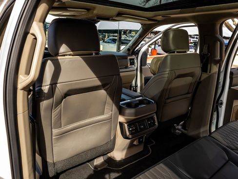 Used 2025 Ford F450 Platinum w/ Platinum Plus Package image 33