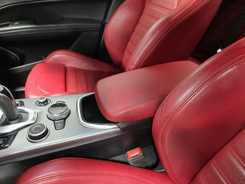 Used 2022 Alfa Romeo Stelvio Veloce image 31