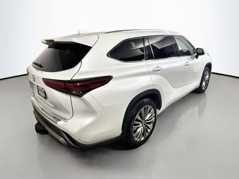Used 2022 Toyota Highlander Platinum AWD/4WD image 7