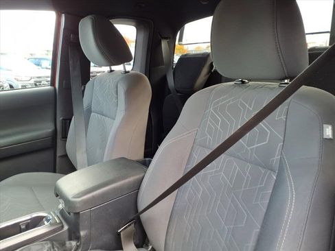 Used 2018 Toyota Tacoma TRD Sport image 15