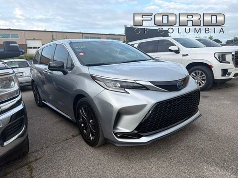 Used 2022 Toyota Sienna XSE FWD image 1