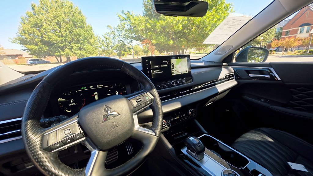 Used 2025 Mitsubishi Outlander AWD image 37