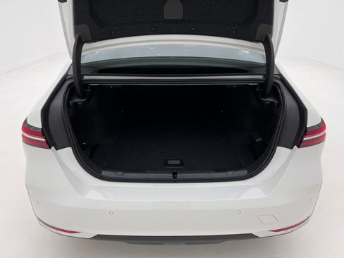 New 2026 BMW i5 eDrive40 w/ Premium Package image 7