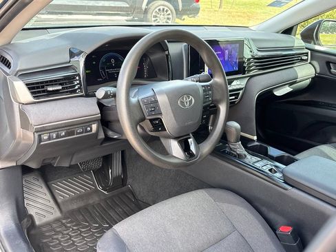 Used 2025 Toyota Camry LE FWD image 10