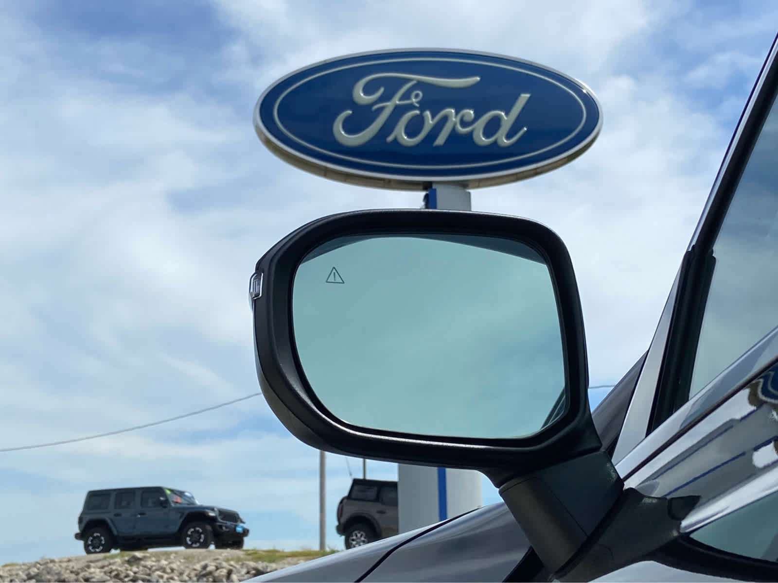 Used 2025 Kia Telluride EX w/ EX Captain's Chair Package FWD image 30