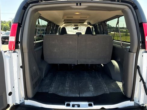 Used 2025 Chevrolet Express 3500 LT w/ LT Preferred Equipment Group RWD image 21