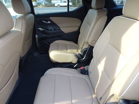 Used 2023 Chevrolet Traverse Premier image 8