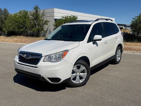 Used 2015 Subaru Forester 2.5i Premium AWD/4WD image 2
