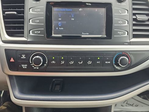 Used 2019 Toyota Highlander LE FWD image 27
