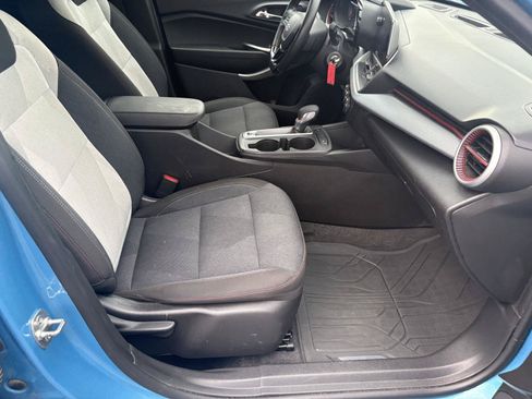 Used 2025 Chevrolet Trax RS w/ Driver Confidence Package FWD image 16
