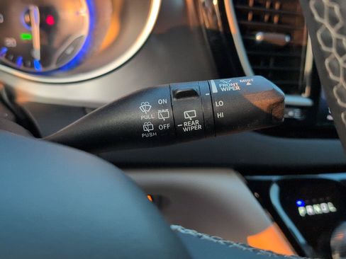 Used 2024 Chrysler Pacifica Touring-L FWD image 27