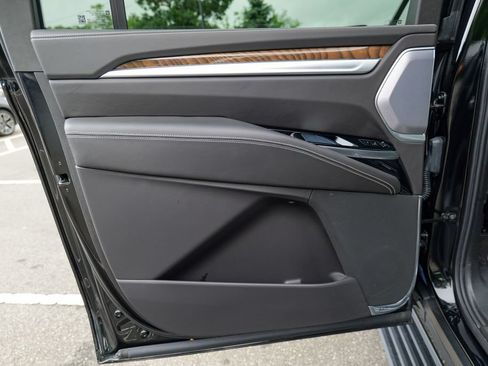 Used 2025 Cadillac Escalade ESV Sport Platinum AWD/4WD image 25