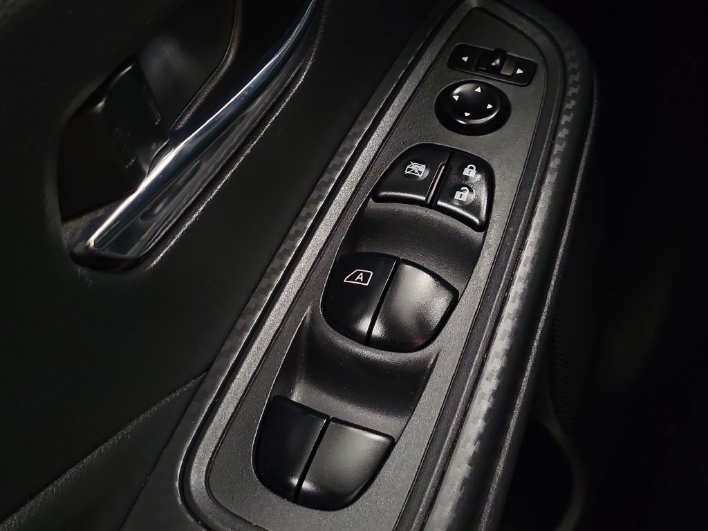 Used 2025 Nissan Versa SV FWD image 15
