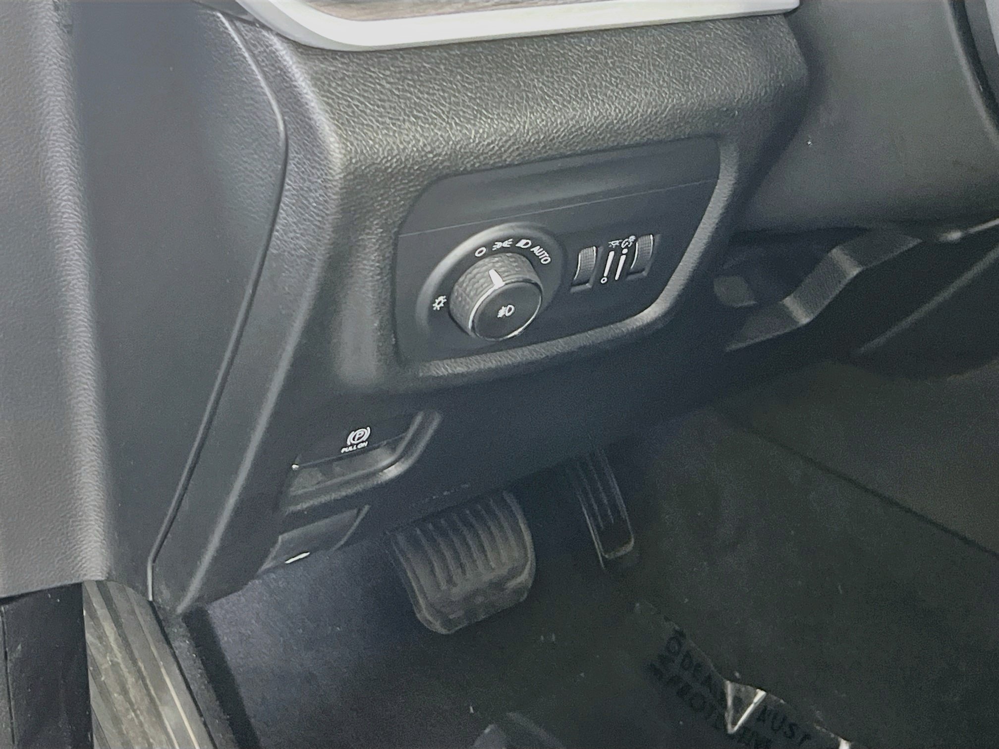 Used 2023 Jeep Grand Cherokee Limited AWD/4WD image 10