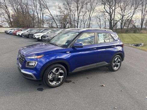 Used 2024 Hyundai Venue SEL image 3