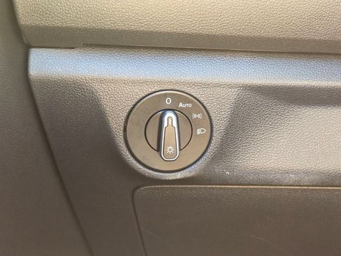 Used 2024 Volkswagen Jetta SE FWD image 29